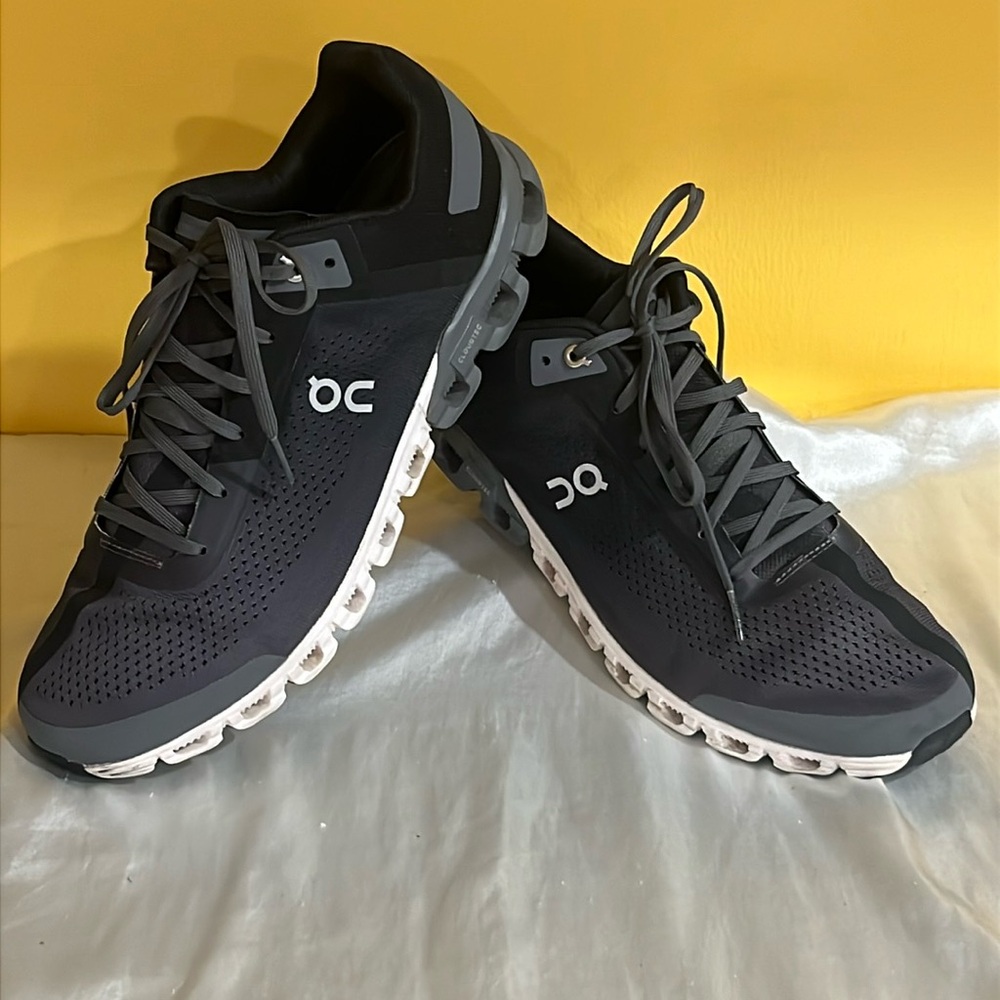 On Running Men's Athletic Shoes - Black and Gray